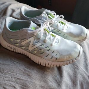 New balance size 10 white and green running shoes
